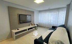Apartamento 2 dormitórios próximo Mar Balneário Camboriú